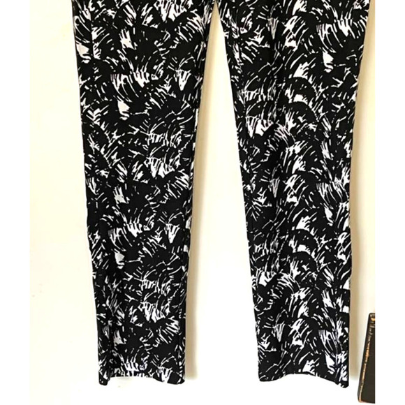 CHICO'S SIZE 0 XS/4 TRAVELERS BLACK & WHITE SLIM LEG KNIT PANTS - Picture 3 of 7